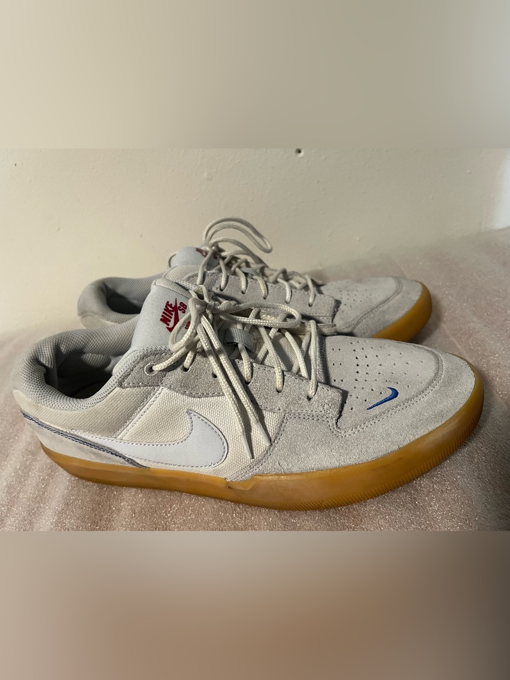 Nike Men’s Light Gray Suede & Mesh Sneakers with Gum Sole.size 11